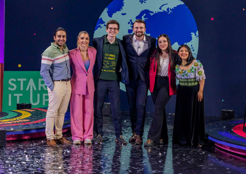 The top 6 student entrepreneur finalists standing in front of the StartItUp sign