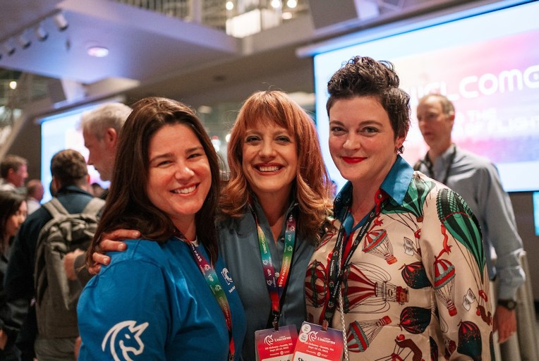 Three successful women entrepreneurs pose together at an EO Learningevent.